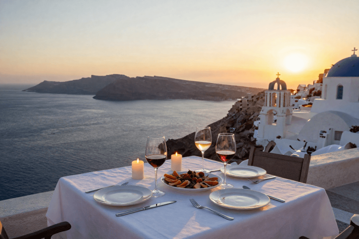 Santorini Sunset Cheers & Dine